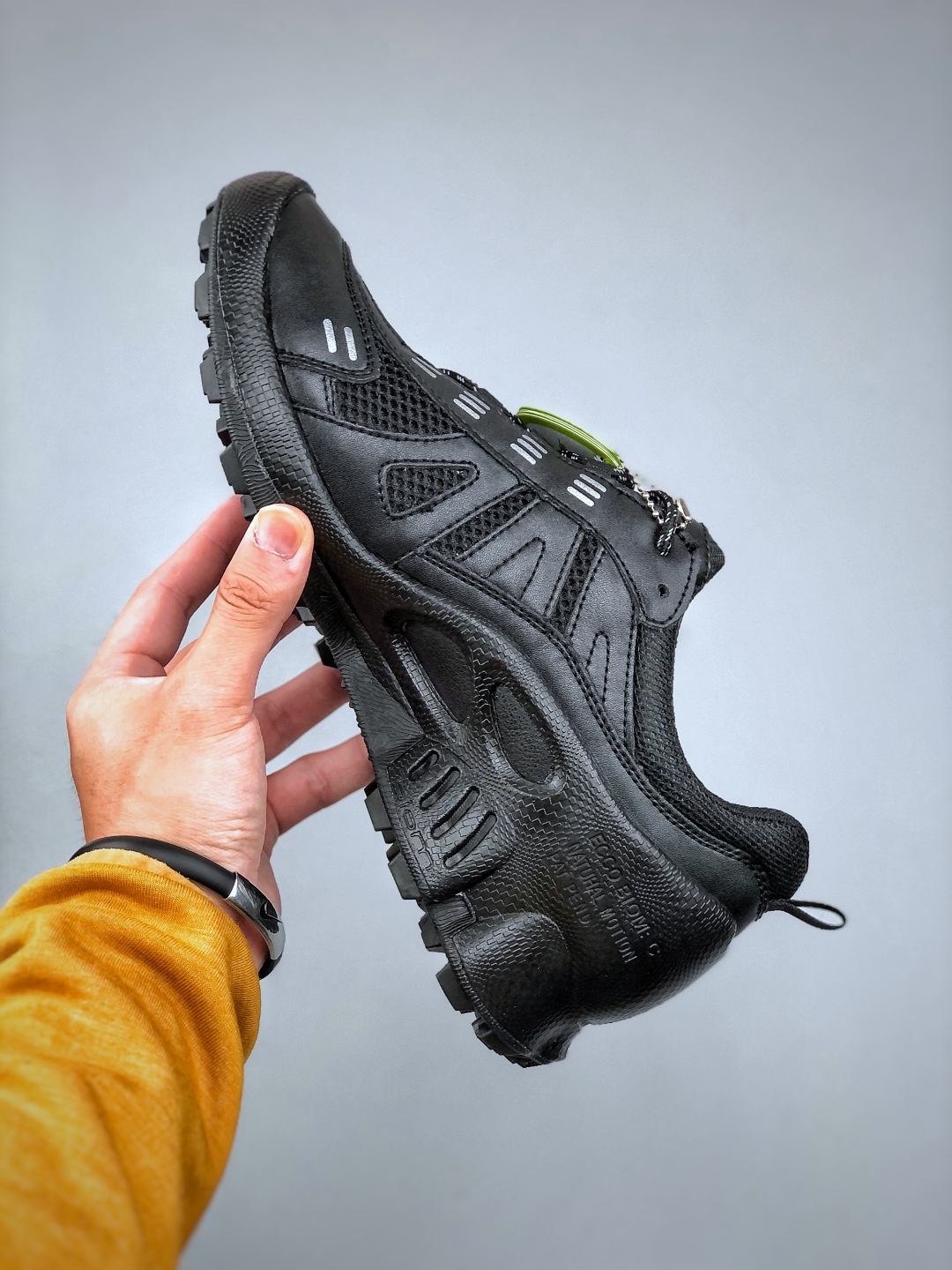 300 Ecco 爱步 皮条带网 透气，经典和现代工艺品质融合 精选小牛皮面料 百搭休闲老爹鞋特有LOGO车边