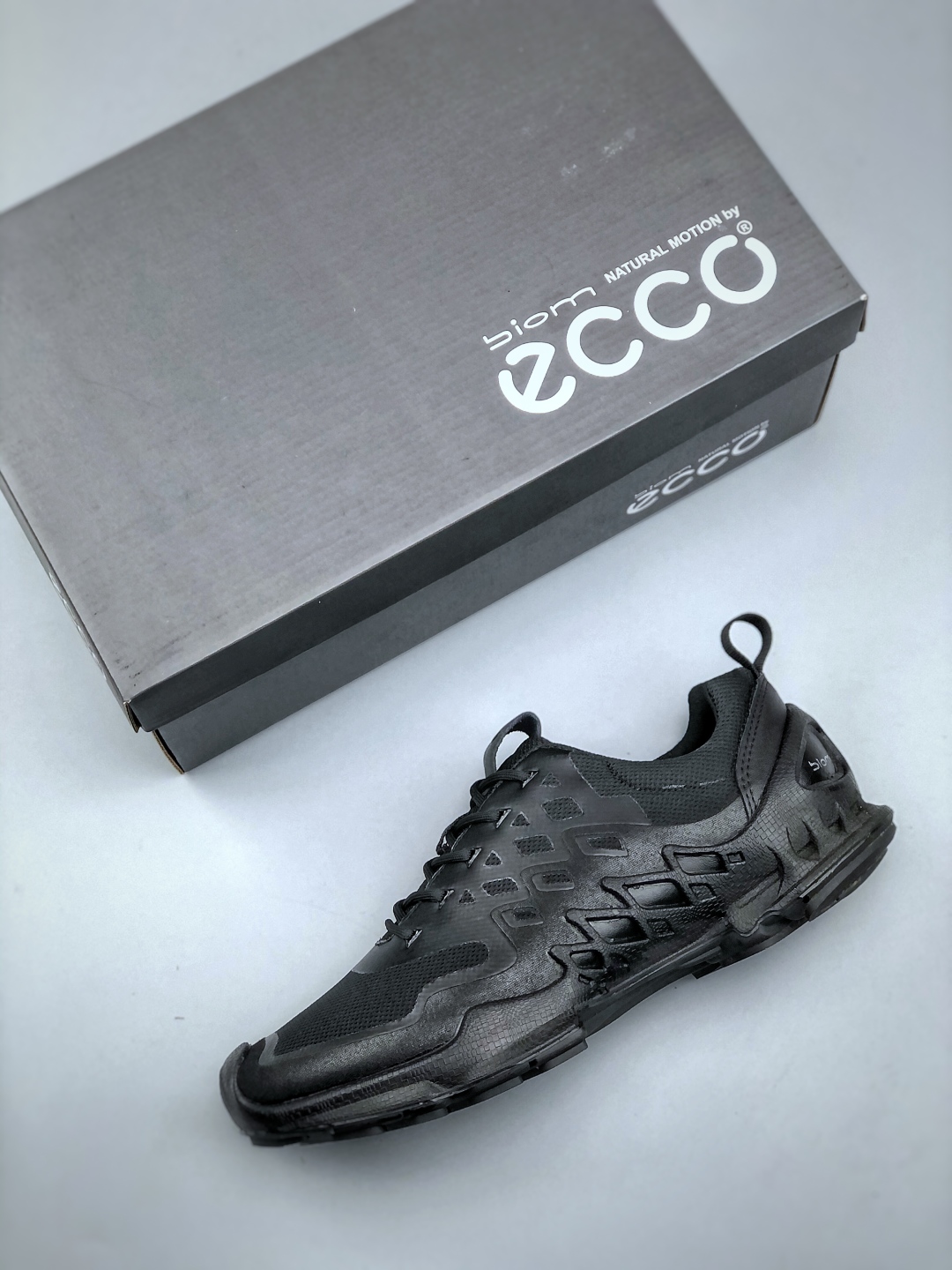 300 Ecco爱步BIOM真皮运动鞋 防滑健步慢跑鞋