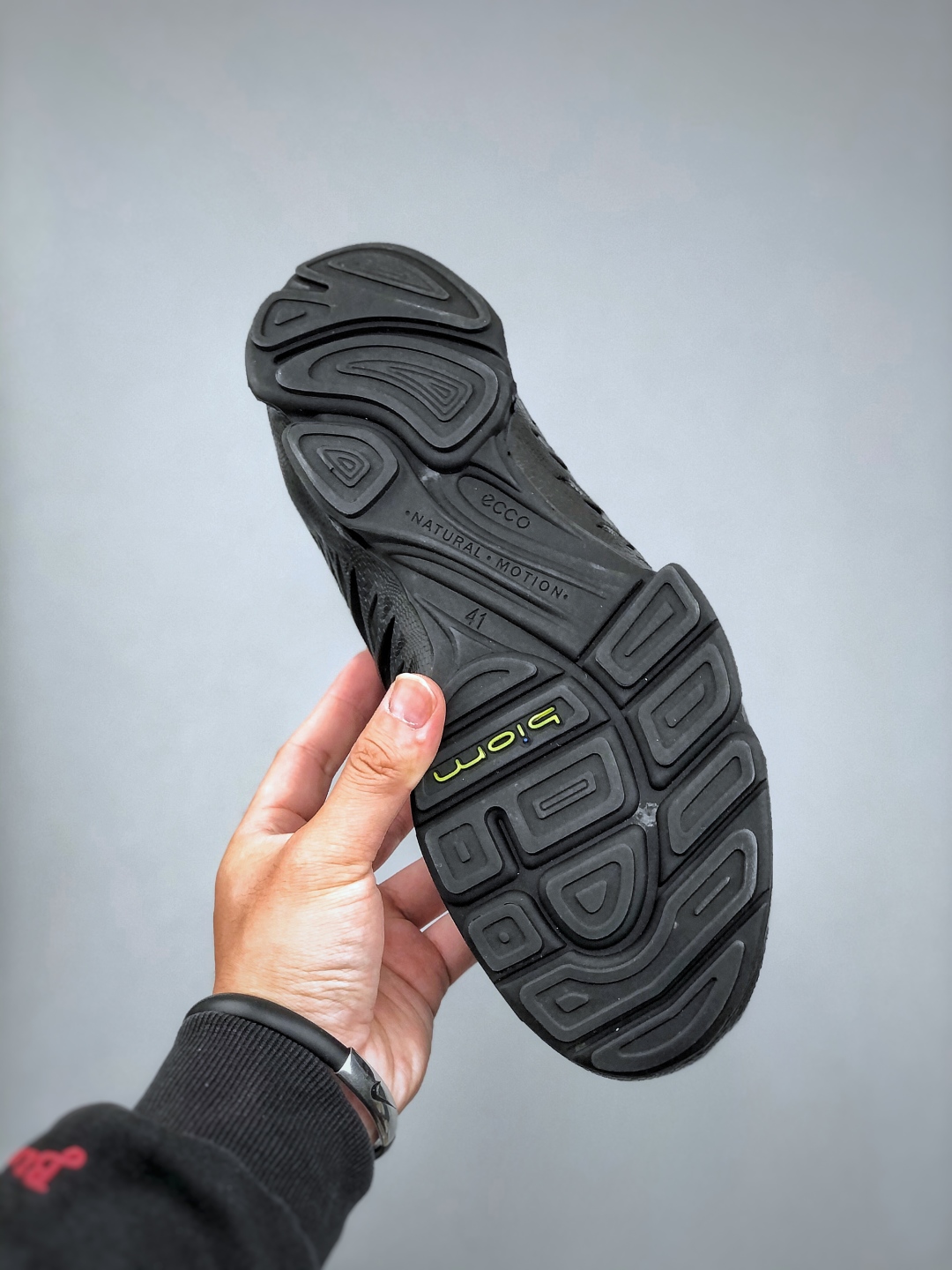 300 Ecco爱步BIOM真皮运动鞋 防滑健步慢跑鞋