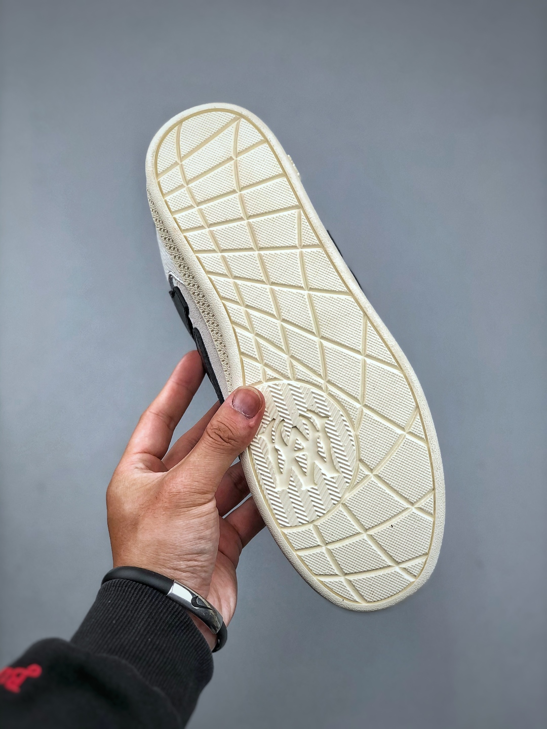 360 AMIRI 德训鞋 选用优质材料精细制作