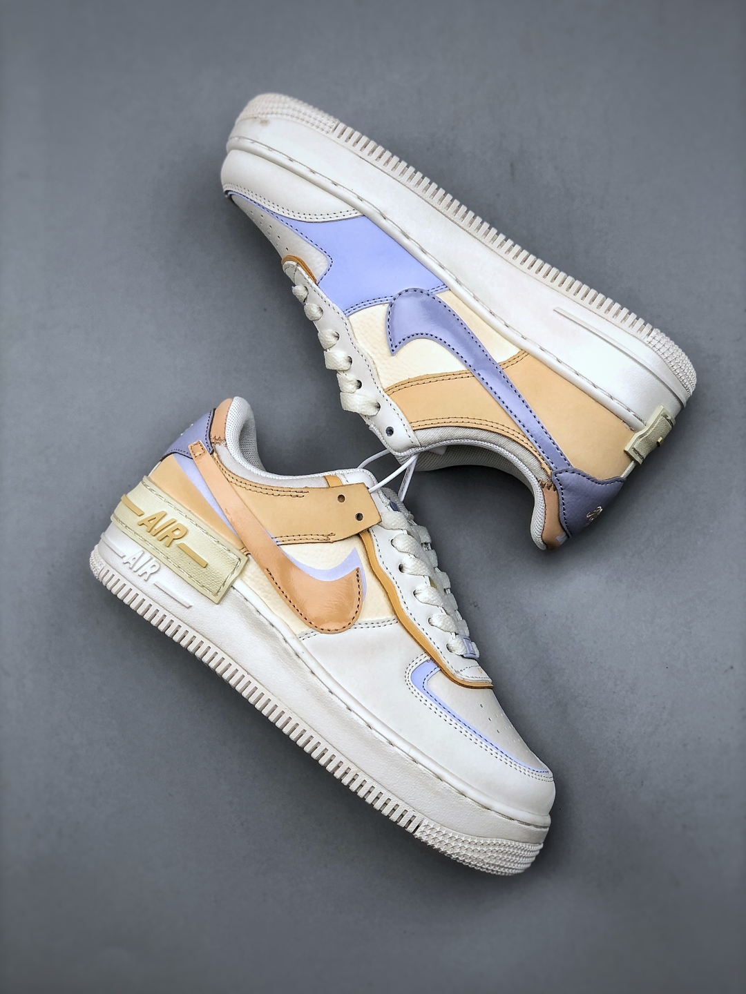 💰220纯原版
Nike WMNS Air Force 1 Shadow"Sail/White Onyx "空军一号轻量增高低帮百搭板鞋"皮革米白浅橘淡紫双钩"DZ1847-114 尺码： 36 36.5 37.5 38 38.5 39 40 41 42