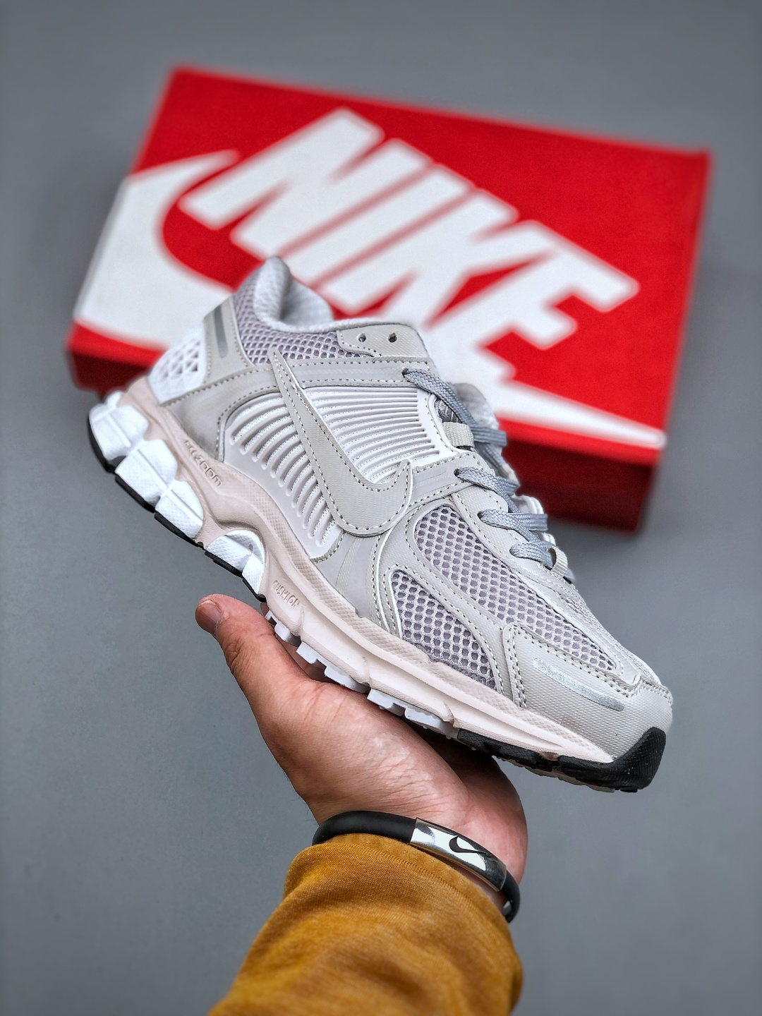 NK vomero 5 v5跑鞋 灰白BV1358-001 实拍如图 配色不断开发中正确私模四合一组合大底 区别一体公底 1:1还原轻量、高弹、包裹舒适公司货质感