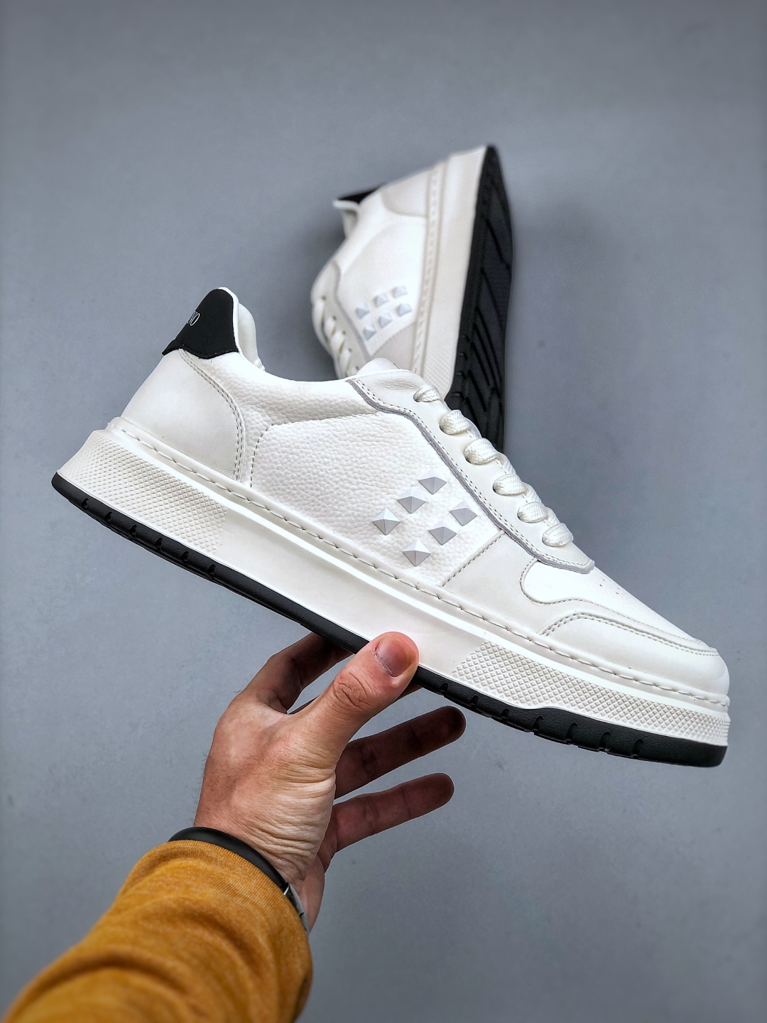 新货Valentino 华伦天奴 Rockstud untitled 厚底休闲铆钉小白鞋