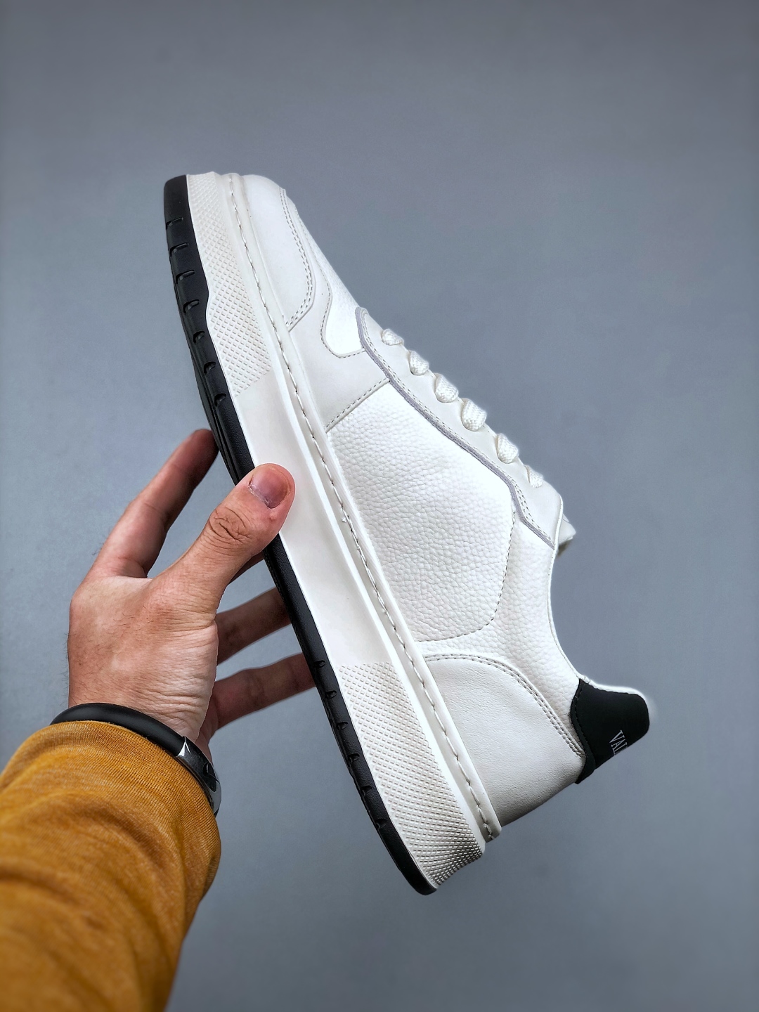 新货Valentino 华伦天奴 Rockstud untitled 厚底休闲铆钉小白鞋