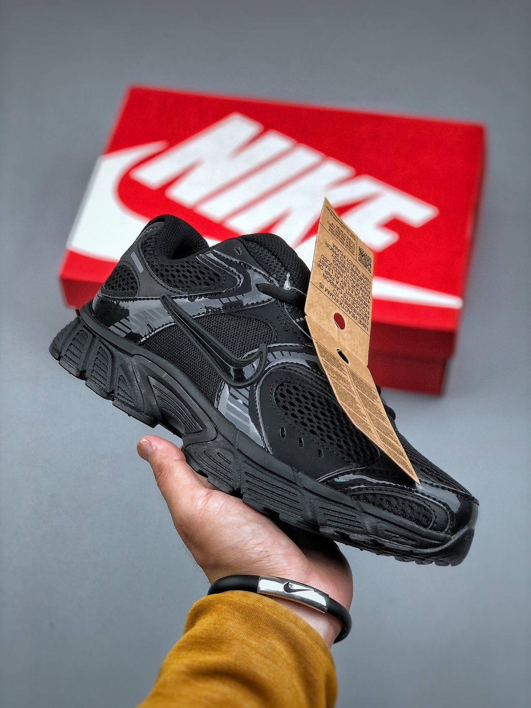 Nike V5 RNR Low-Top Running Shoes - Comfortable, Stylish, and Durable