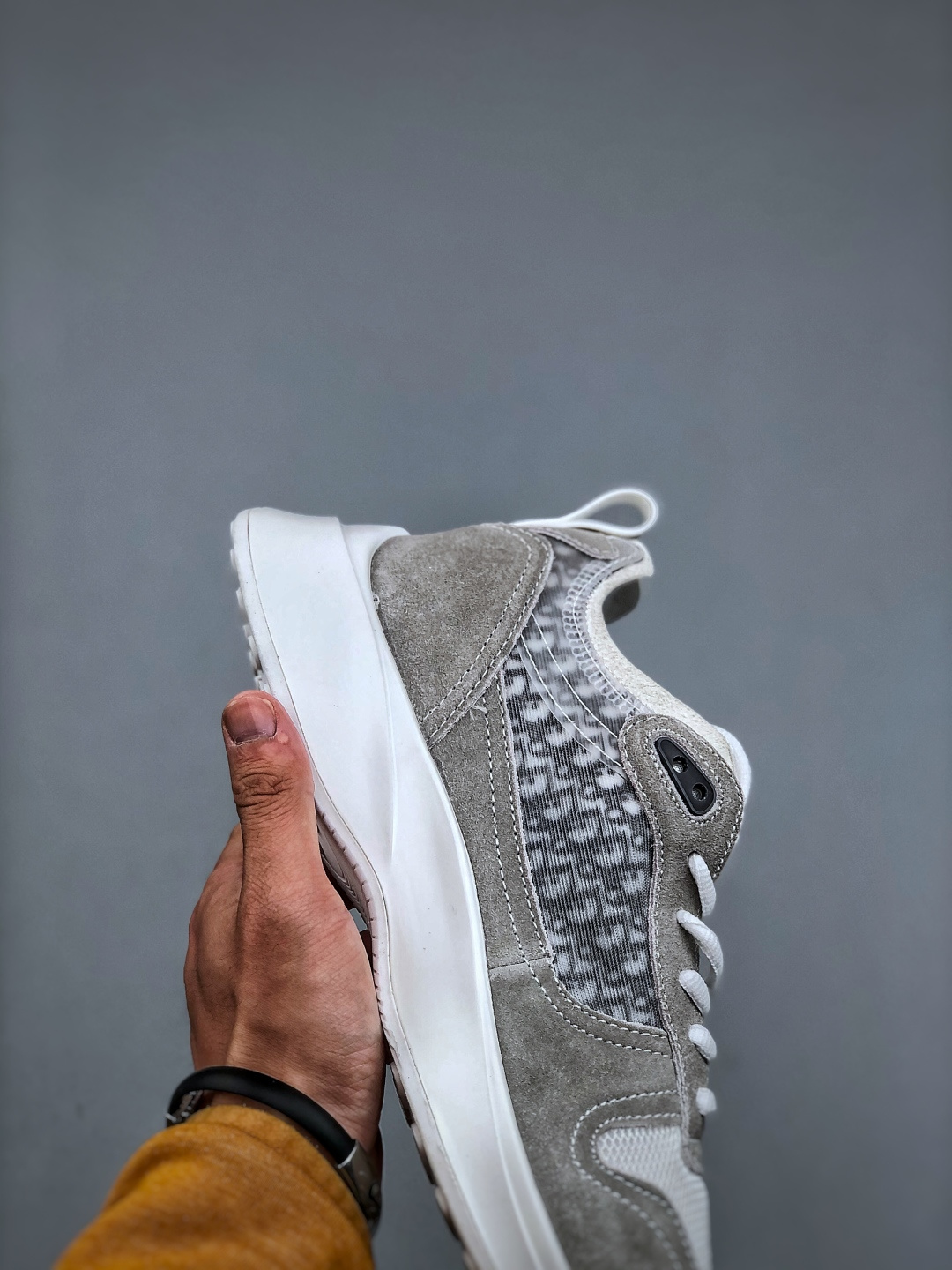 Dior B30 Sneakers Gray Mesh - Reinterprets Tennis Shoes For A Fashionable Look 7 cmp i1745783210040 1672 0 5