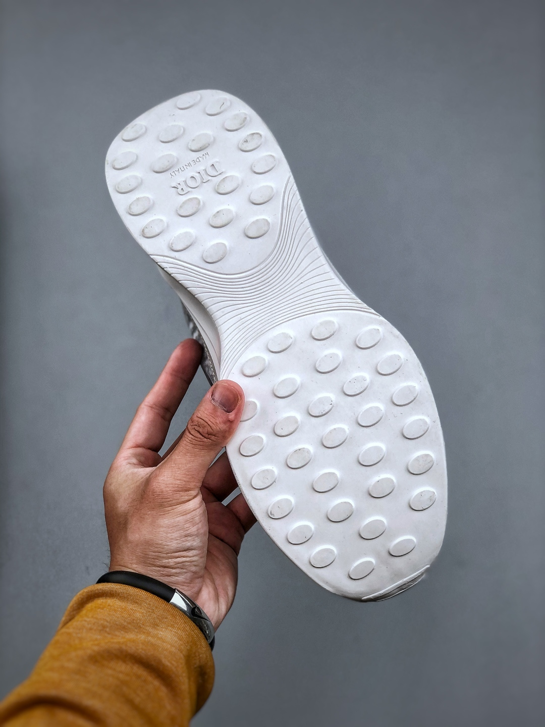 Dior B30 Sneakers Gray Mesh - Reinterprets Tennis Shoes For A Fashionable Look 9 cmp i1745783214283 4537 0 7