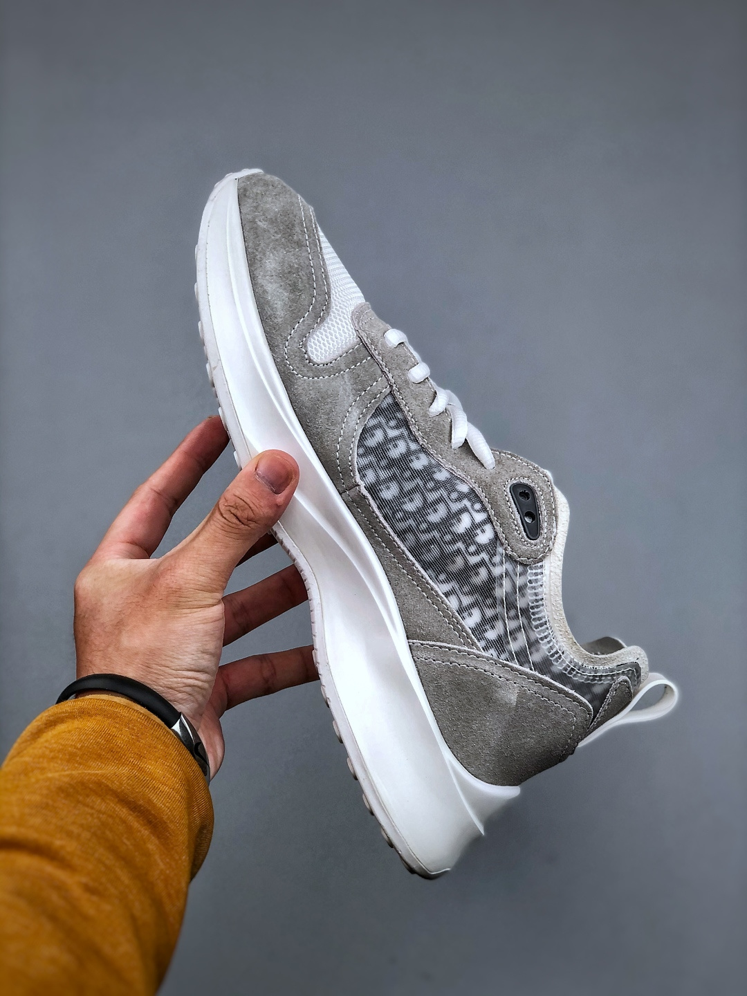 Dior B30 Sneakers Gray Mesh - Reinterprets Tennis Shoes For A Fashionable Look 3 cmp i1745783214286 2587 0 1