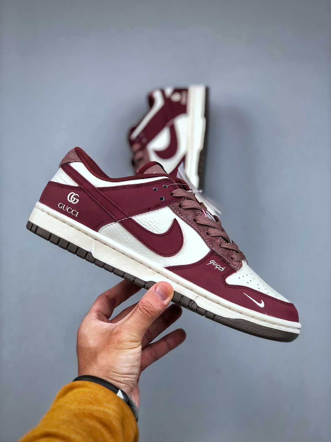 💰300 海外爆款限量发售！高端定制Nike SB Dunk Low 古驰联名------白酒红配色 高端定制 低帮休闲板鞋 定制鞋盒 大厂纯原品质出货 超高清洁度 皮料切割干净无任何毛边 细节完美 货号：FX1588 302  Size:36 36.5 37.5 38 38.5 39 40 40.5 41 42 42.5 43 44 44.5 45