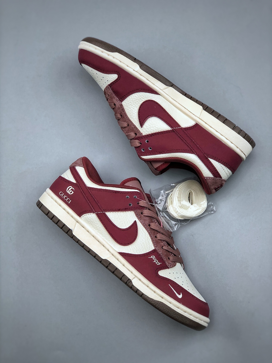💰300 海外爆款限量发售！高端定制Nike SB Dunk Low 古驰联名------白酒红配色 高端定制 低帮休闲板鞋 定制鞋盒 大厂纯原品质出货 超高清洁度 皮料切割干净无任何毛边 细节完美 货号：FX1588 302  Size:36 36.5 37.5 38 38.5 39 40 40.5 41 42 42.5 43 44 44.5 45