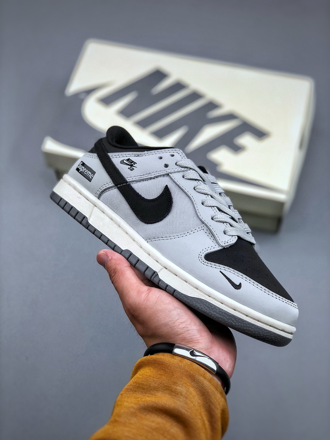 Nike SB Dunk Low Supreme Collab - Premium Grey Low-Top Skateboarding Shoes