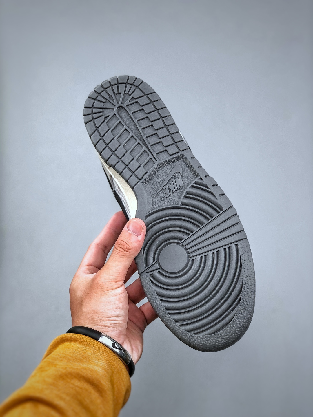 Nike SB Dunk Low Supreme Collab - Premium Grey Low-Top Skateboarding Shoes 9 cmp i1745783451528 6760 0 7