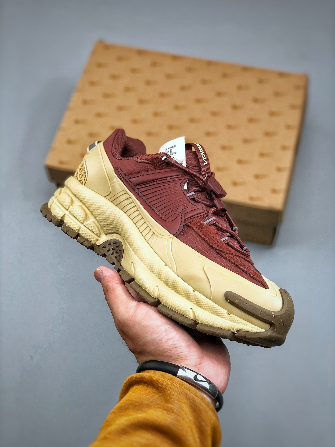 Nike Zoom Vomero 5 Roam Retro Running Shoes HQ2181-700