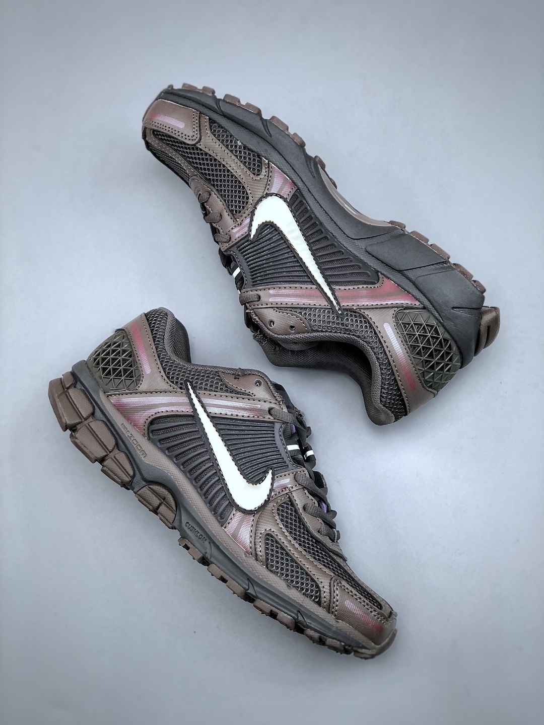Nike ZOOM Vomero 5 SP Retro Running Shoes - Breathable Mesh Sneakers 10 cmp i1745874721681 4363 0 8