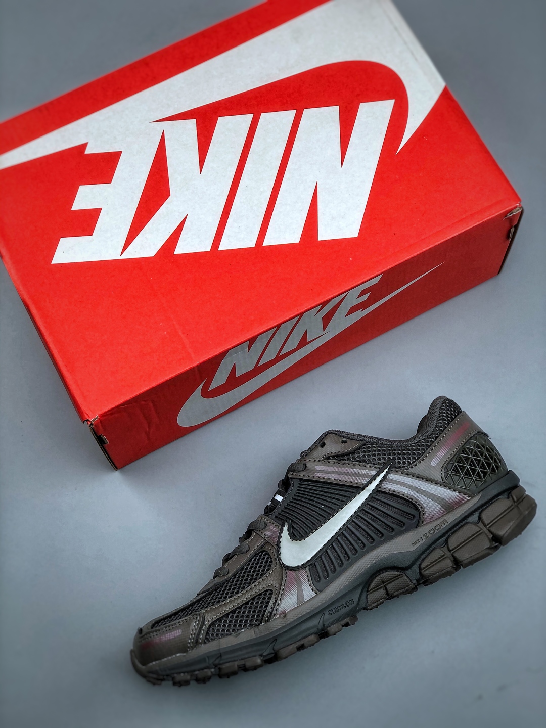 Nike ZOOM Vomero 5 SP Retro Running Shoes - Breathable Mesh Sneakers 4 cmp i1745874721681 9741 0 2