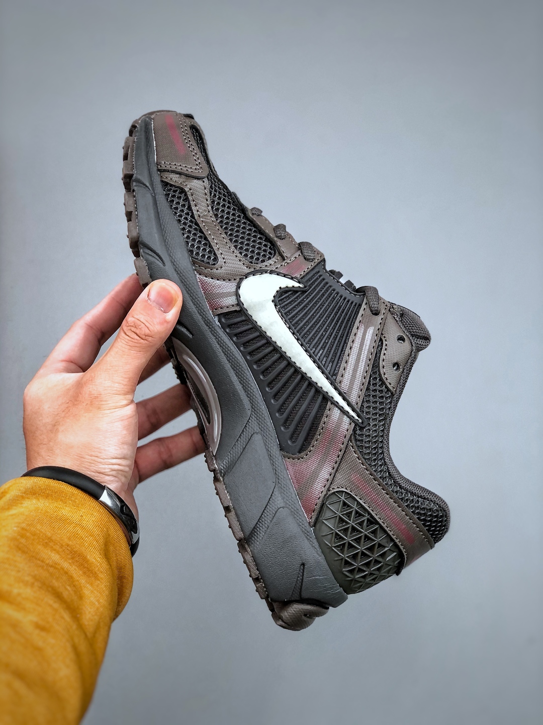 Nike ZOOM Vomero 5 SP Retro Running Shoes - Breathable Mesh Sneakers 3 cmp i1745874730394 4087 0 1