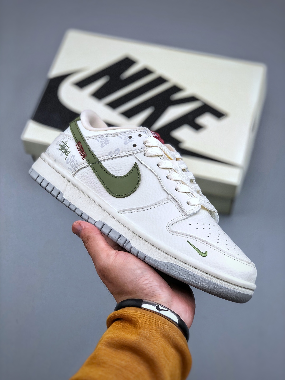 Nike SB Dunk Low x Stussy: Premium White & Green Sneaker Collection 2 cmp i1745875955388 9876 0 0