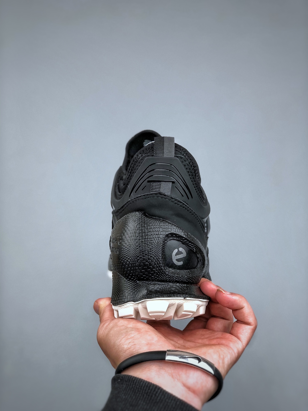Ecco爱步皮条带网 透气 经典和现代工艺品质融合