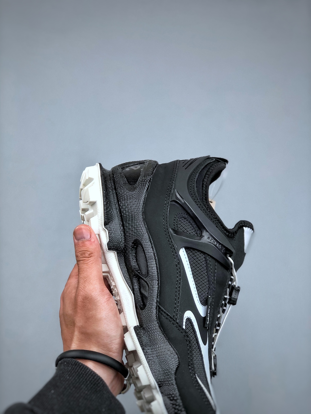 Ecco爱步皮条带网 透气 经典和现代工艺品质融合