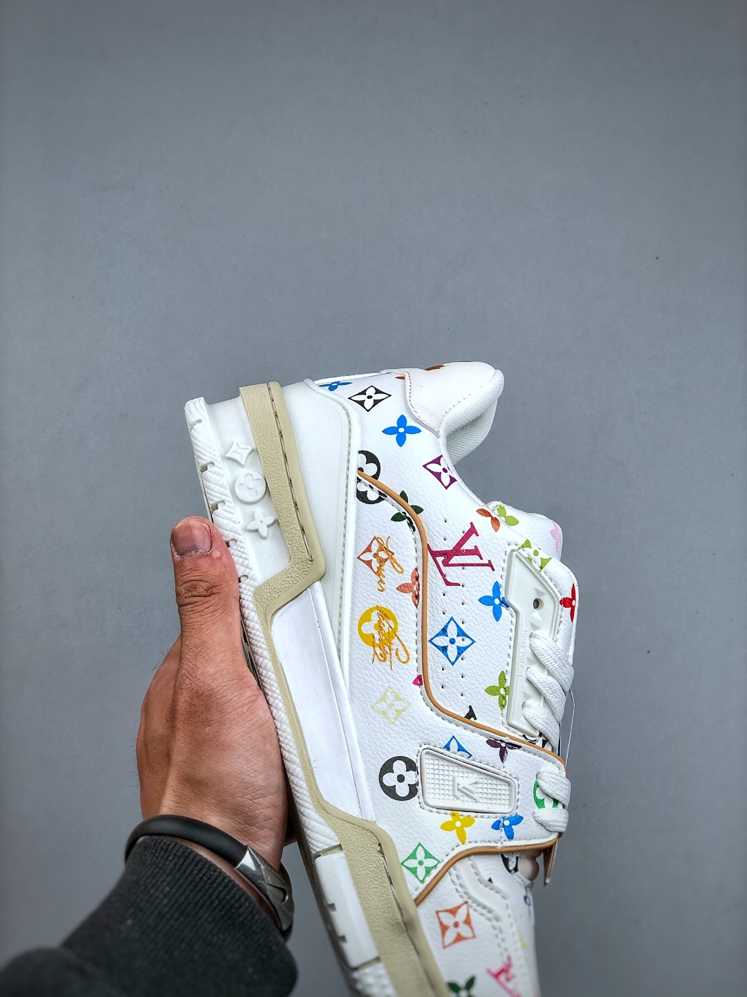 Louis Vuitton Trainer Sneaker Low: Iconic Design, Supreme Comfort 7 cmp i1745960639389 769 0 5