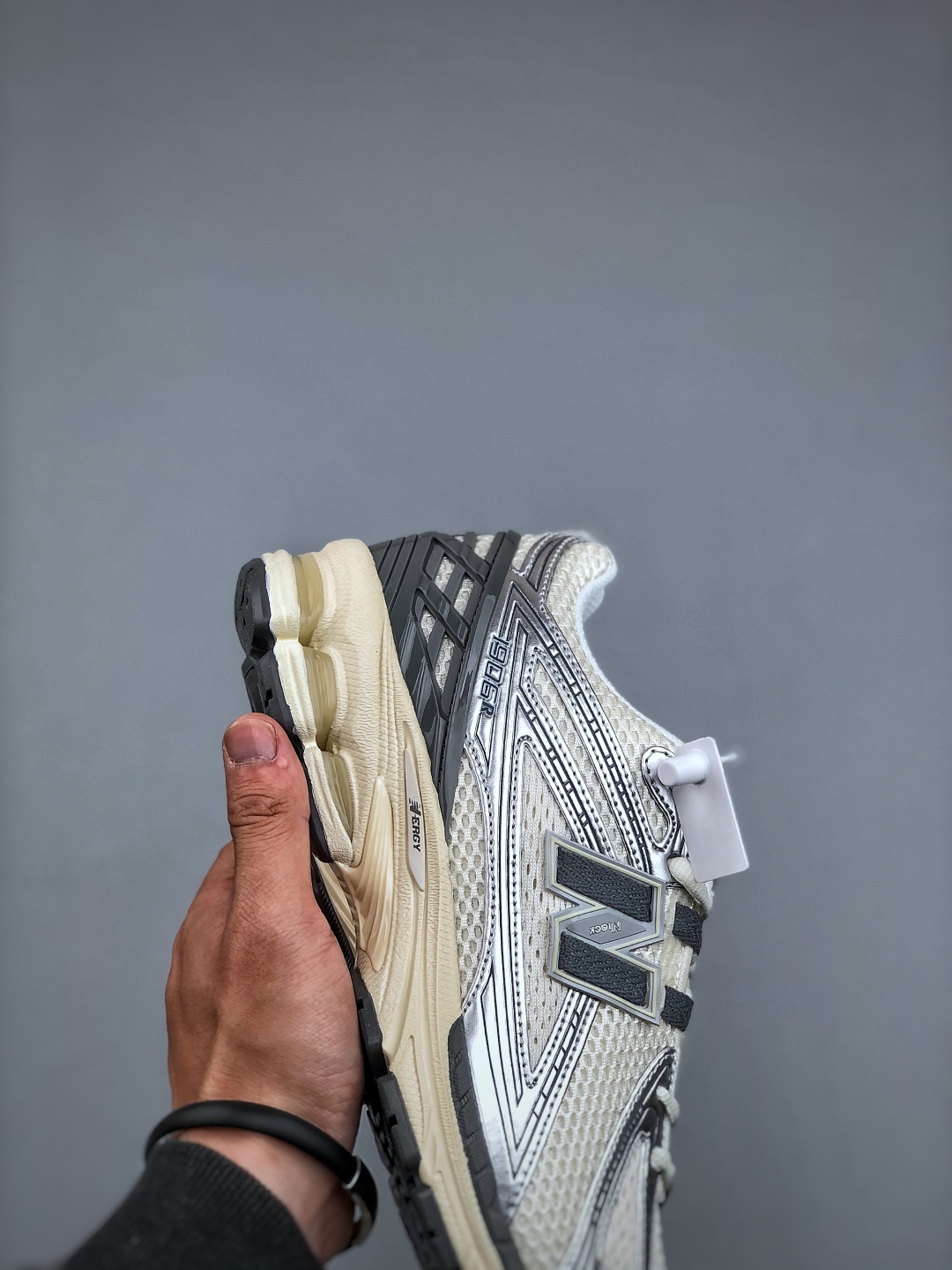 New Balance 1906RFS Retro Sneakers Classic Archival Design and Modern Tech 7 cmp i1745960828459 6899 0 5
