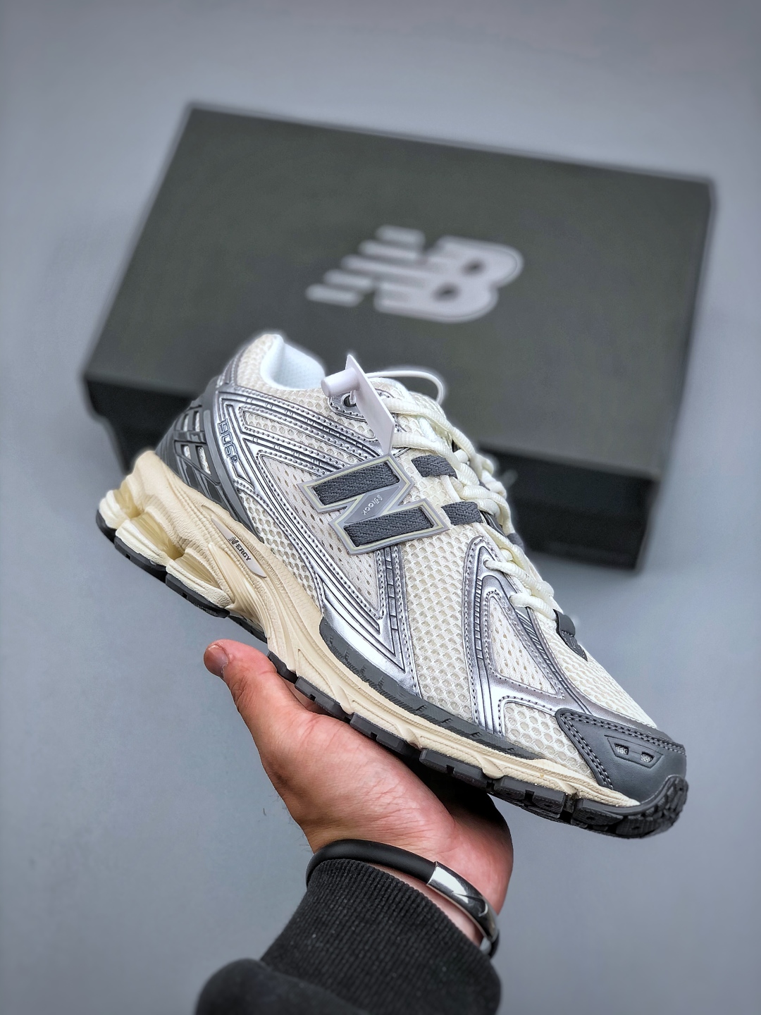 New Balance 1906RFS Retro Sneakers Classic Archival Design and Modern Tech 2 cmp i1745960828463 539 0 0
