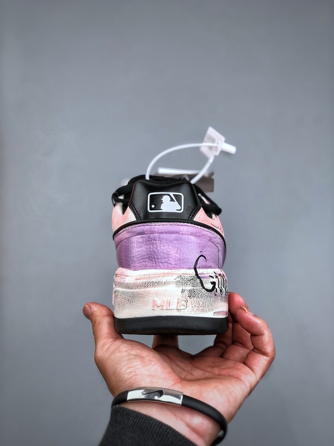 MLB Chunky Liner New York Yankees Distressed-Look Low-Top Sneakers 8 cmp i1745961330910 9090 0 6