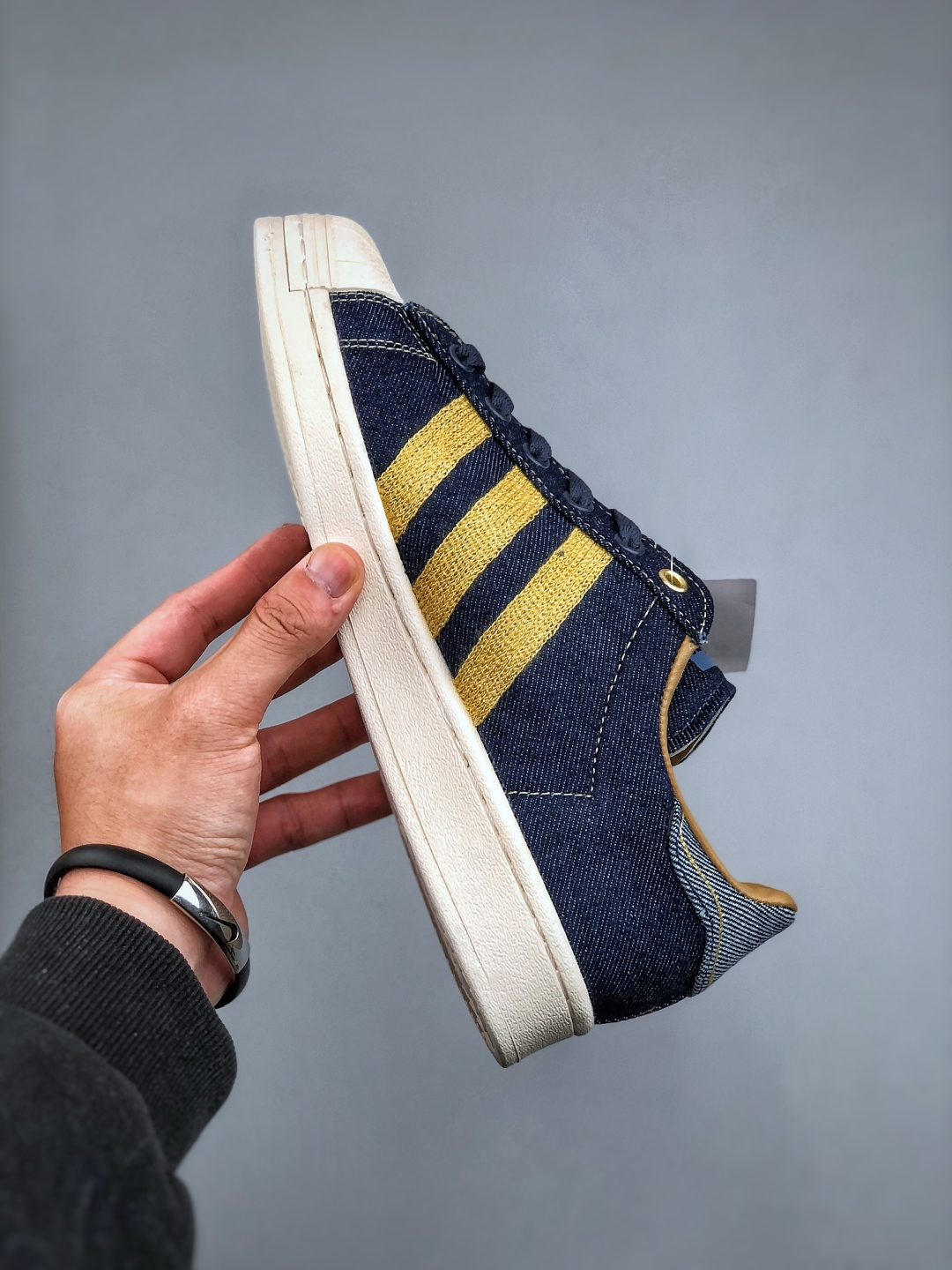 Adidas Superstar 82: Classic Low-Top Sneakers with Striped Design 3 cmp i1745961460563 1674 0 1