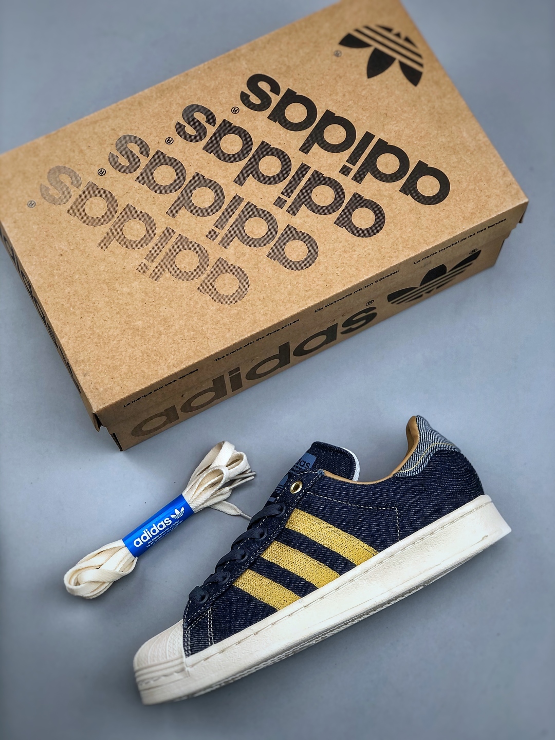 Adidas Superstar 82: Classic Low-Top Sneakers with Striped Design 4 cmp i1745961460573 4699 0 2