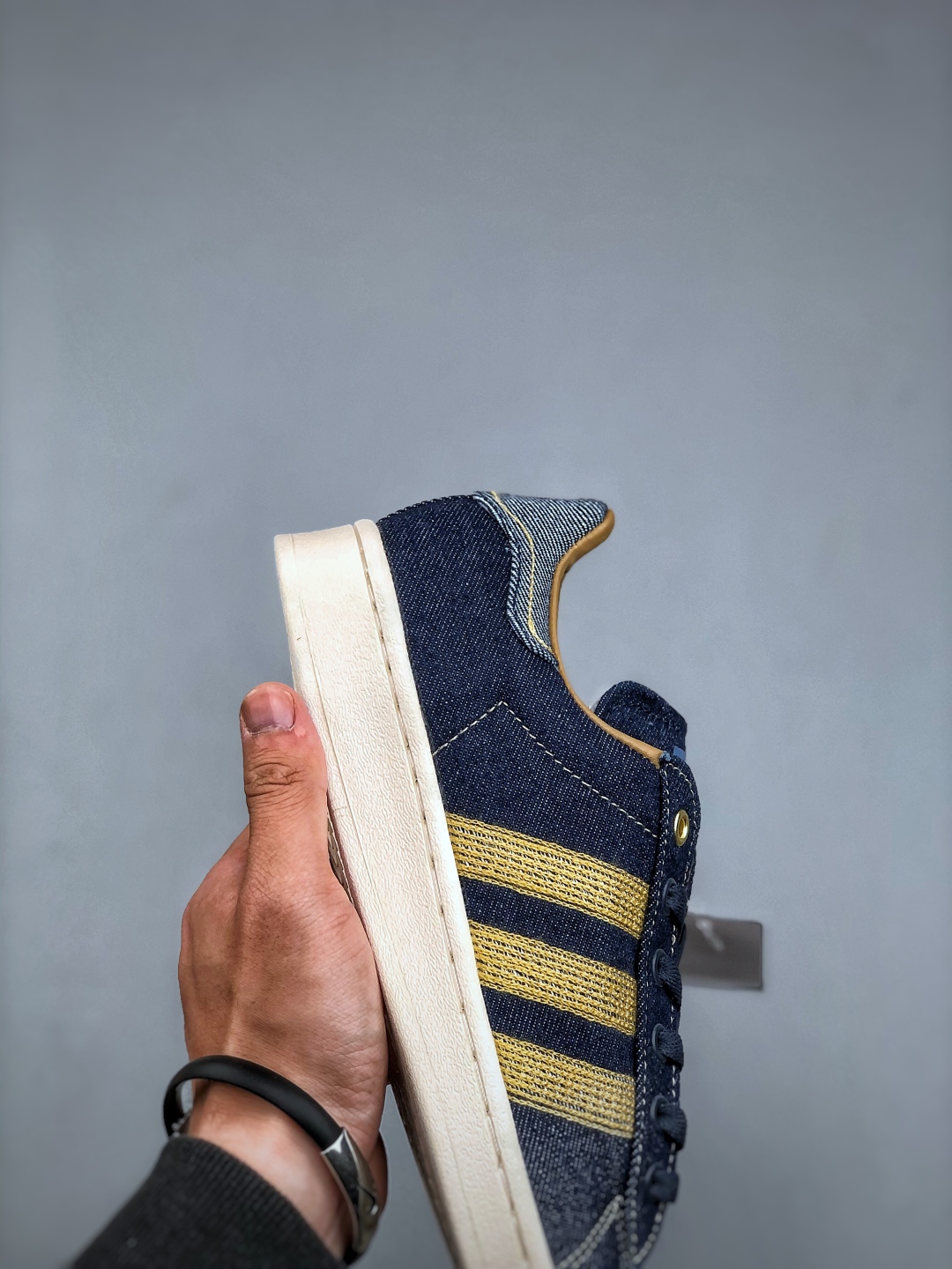 Adidas Superstar 82: Classic Low-Top Sneakers with Striped Design 7 cmp i1745961462314 4086 0 5