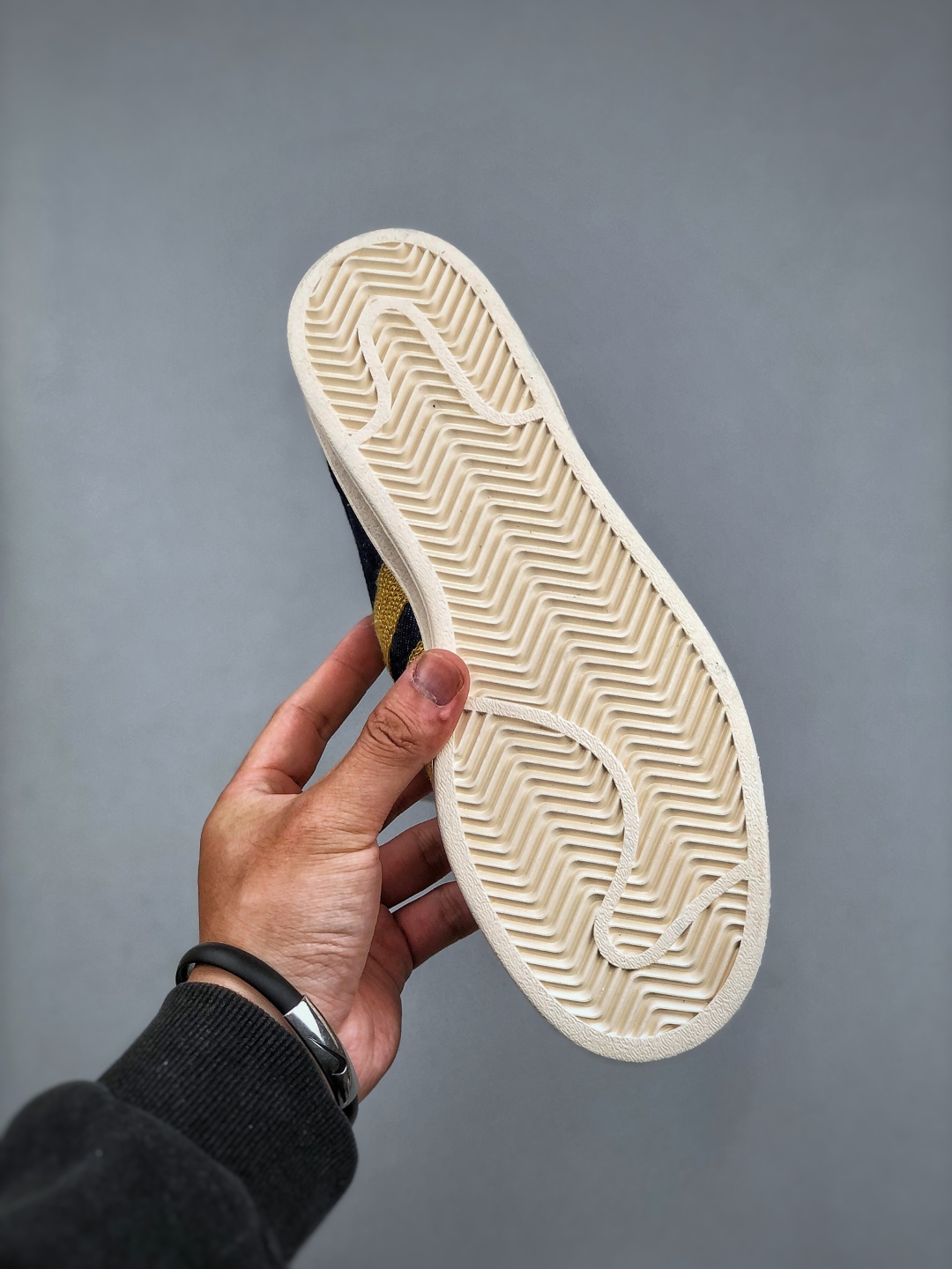 Adidas Superstar 82: Classic Low-Top Sneakers with Striped Design 9 cmp i1745961462338 5214 0 7