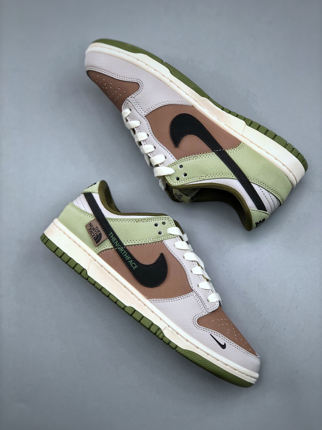 Nike SB Dunk Low x The North Face Sneakers - Grey, Brown & Black 10 cmp i1745962221931 2707 0 8