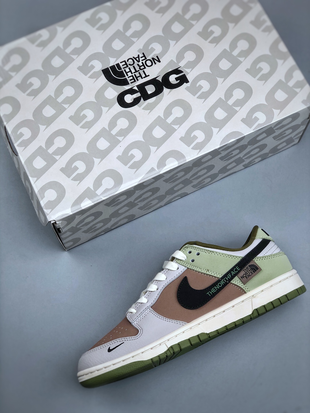 Nike SB Dunk Low x The North Face Sneakers - Grey, Brown & Black 4 cmp i1745962223534 7039 0 2