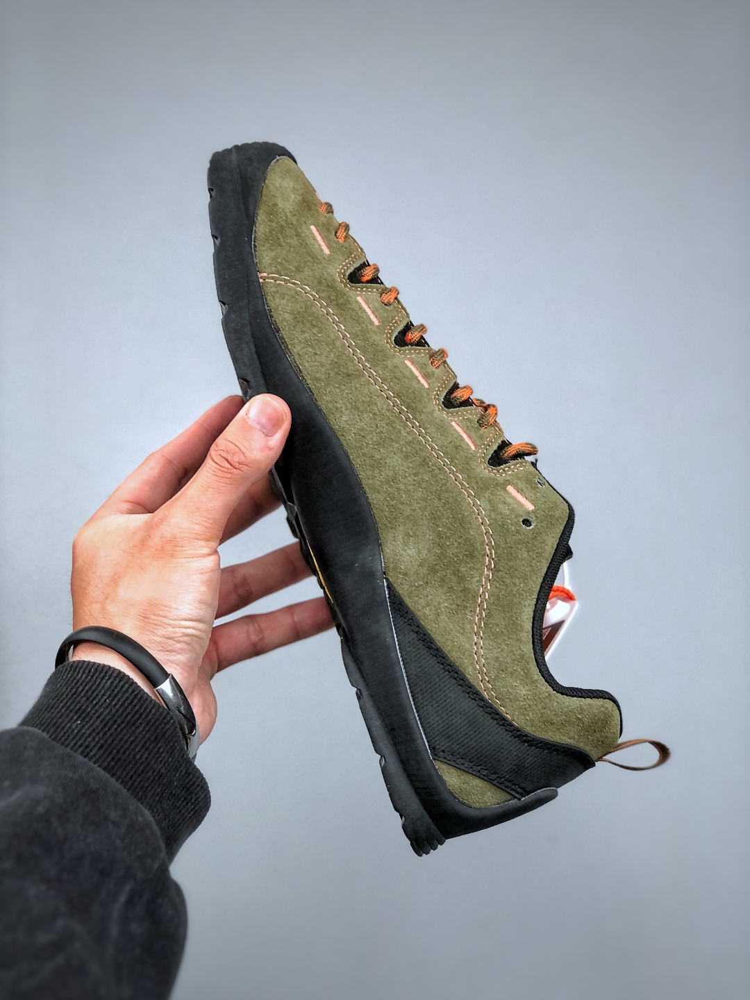 KEEN Retro Hiking Shoes - Lightweight, Durable, and Stylish for Everyday Wear 3 cmp i1745962806362 7740 0 1