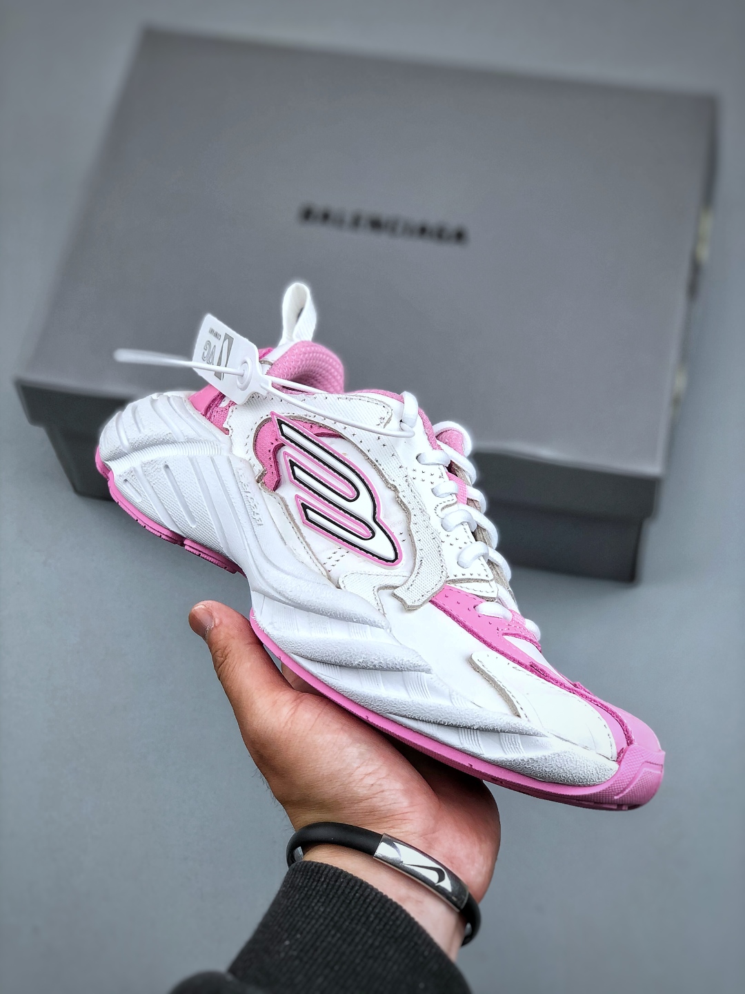 Balenciaga Monday Sneakers: Avant-Garde Design, Comfortable, and Stylish 2 cmp i1746156003956 9476 0 0