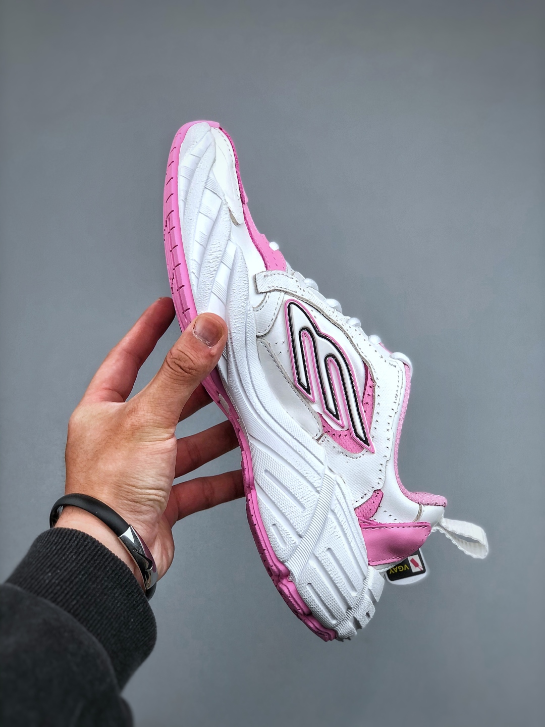 Balenciaga Monday Sneakers: Avant-Garde Design, Comfortable, and Stylish 3 cmp i1746156008334 1537 0 1