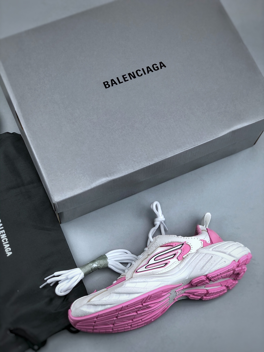 Balenciaga Monday Sneakers: Avant-Garde Design, Comfortable, and Stylish 4 cmp i1746156008345 4699 0 2