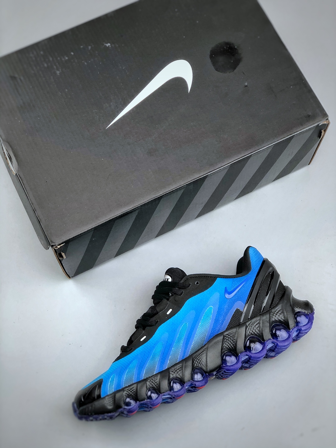 Nike Air Max DN8: Dynamic Air Cushioning for All-Day Comfort(FQ7860 500) 4 cmp i1746156217483 395 0 2