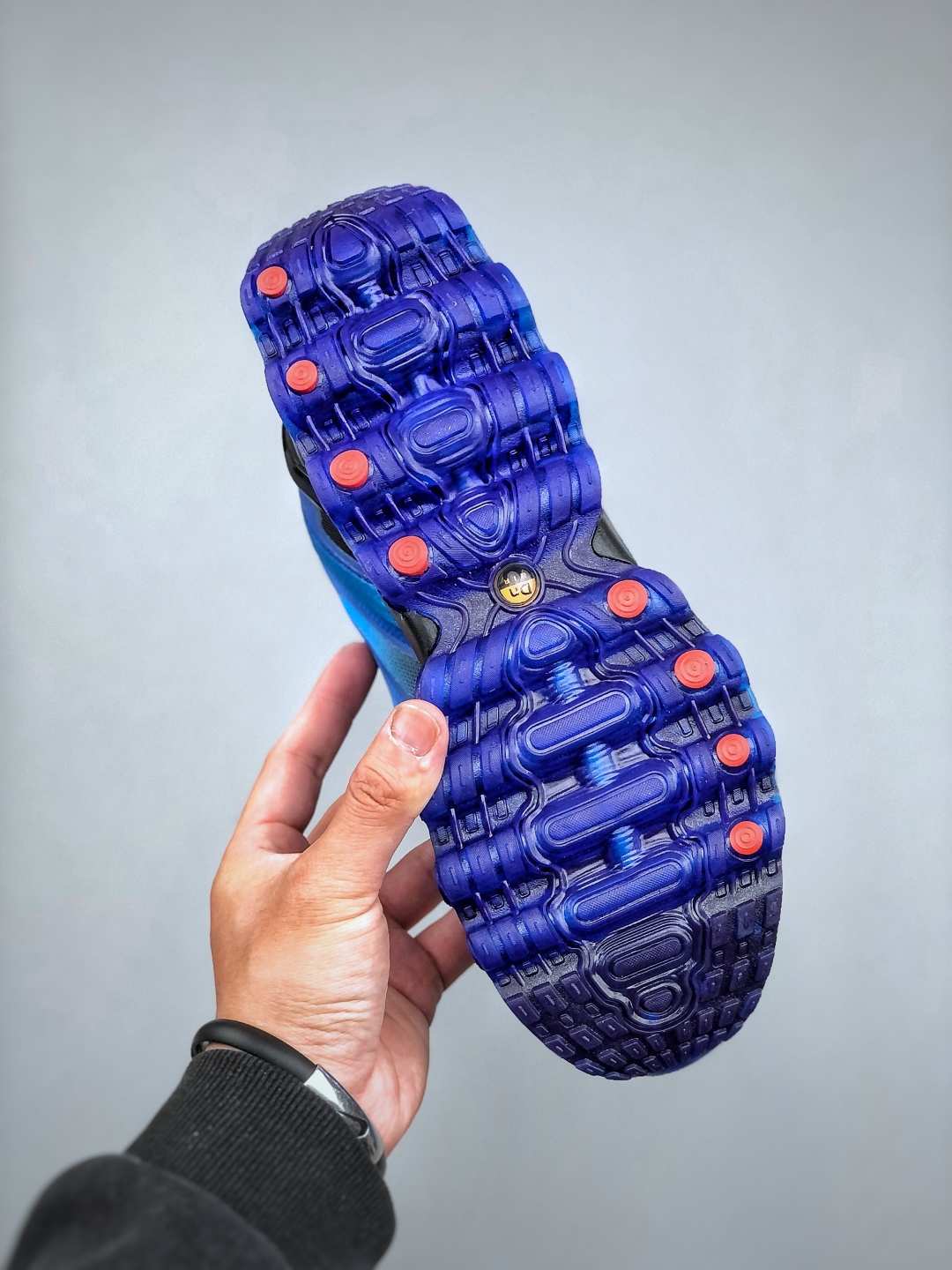 Nike Air Max DN8: Dynamic Air Cushioning for All-Day Comfort(FQ7860 500) 9 cmp i1746156221578 9873 0 7