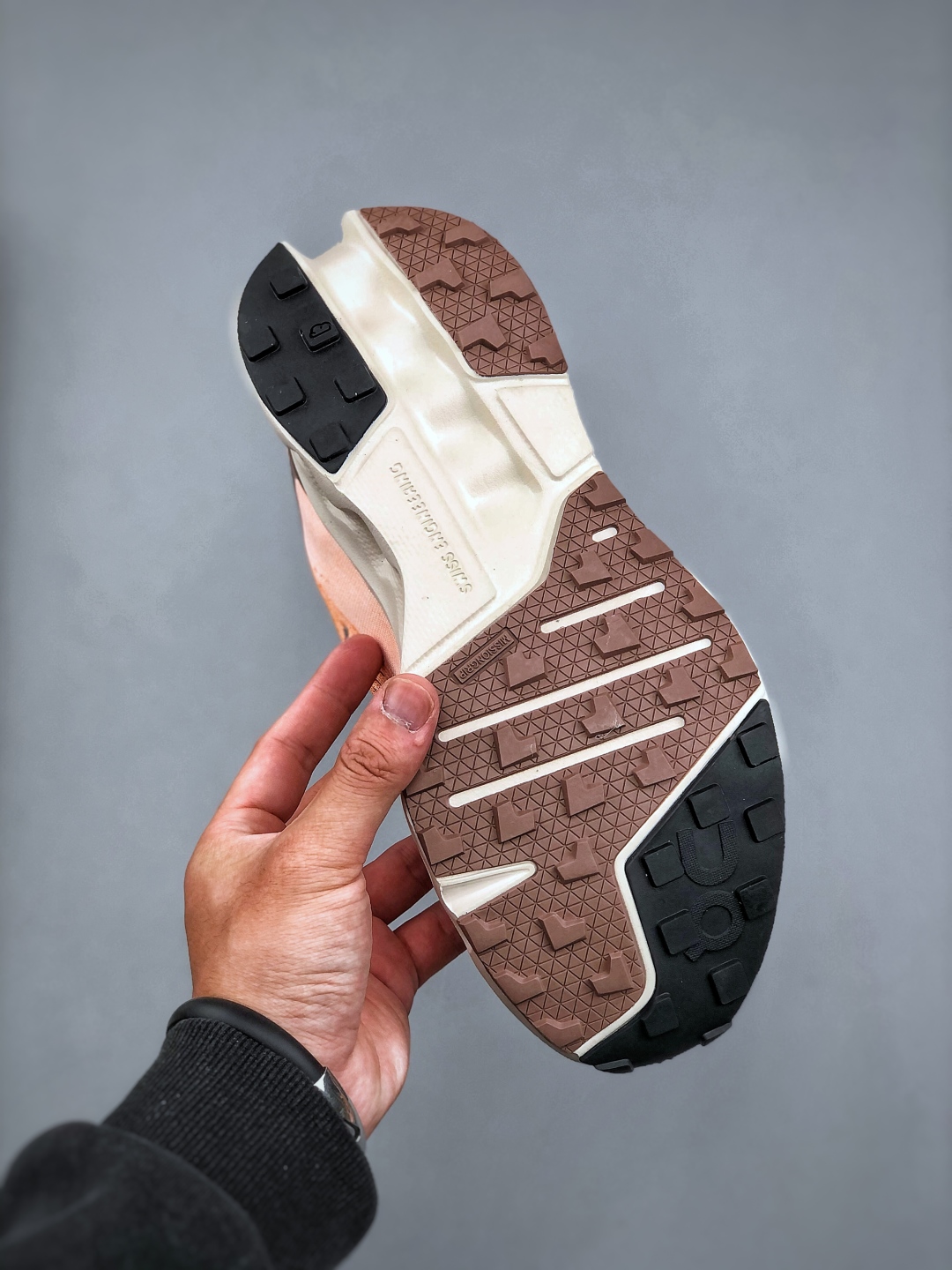 On Running Cloudsurfer 2 Lightweight Cushioned Low Top Sneakers 9 cmp i1746157303670 277 0 7