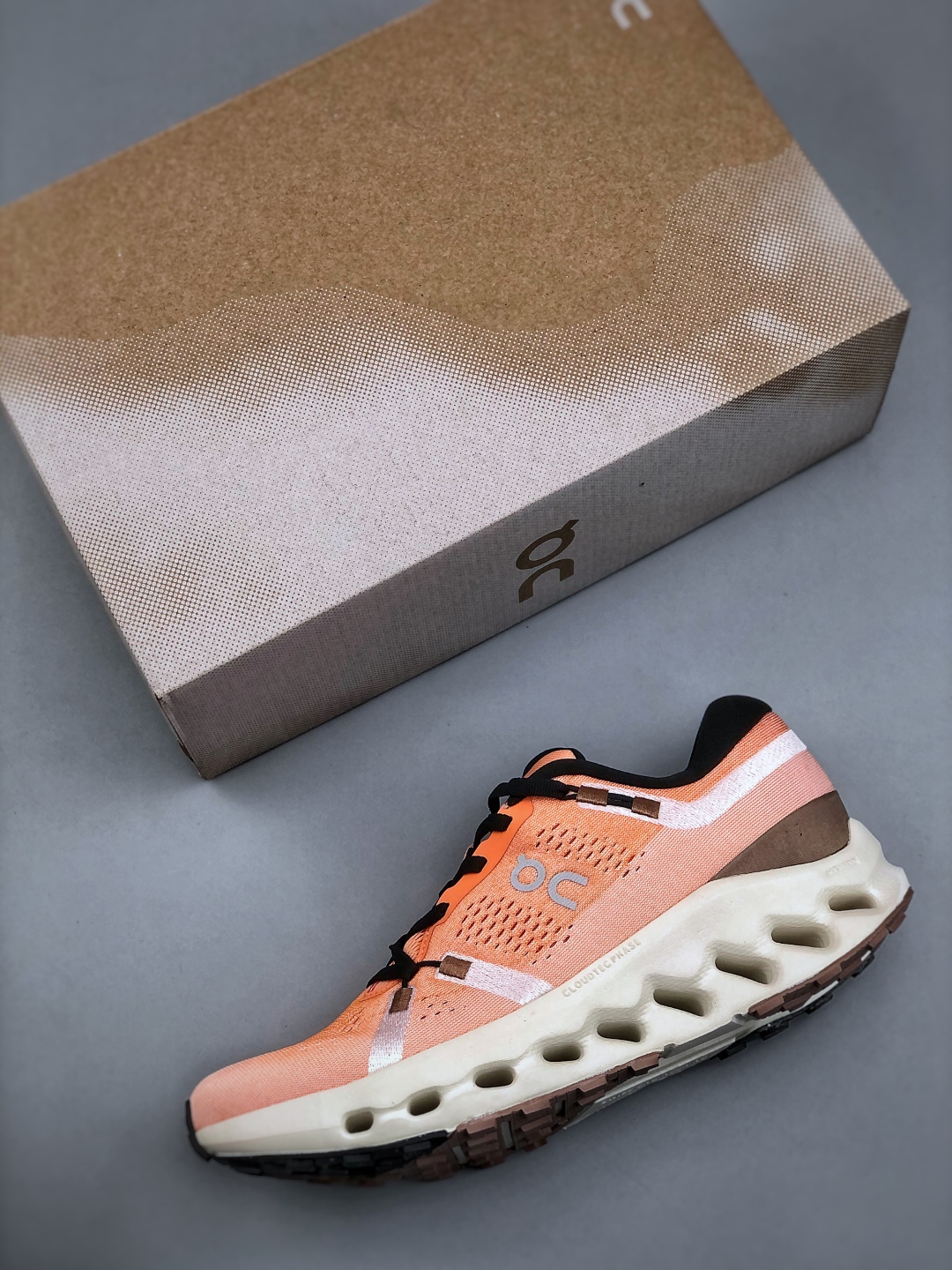 On Running Cloudsurfer 2 Lightweight Cushioned Low Top Sneakers 4 cmp i1746157303676 3789 0 2