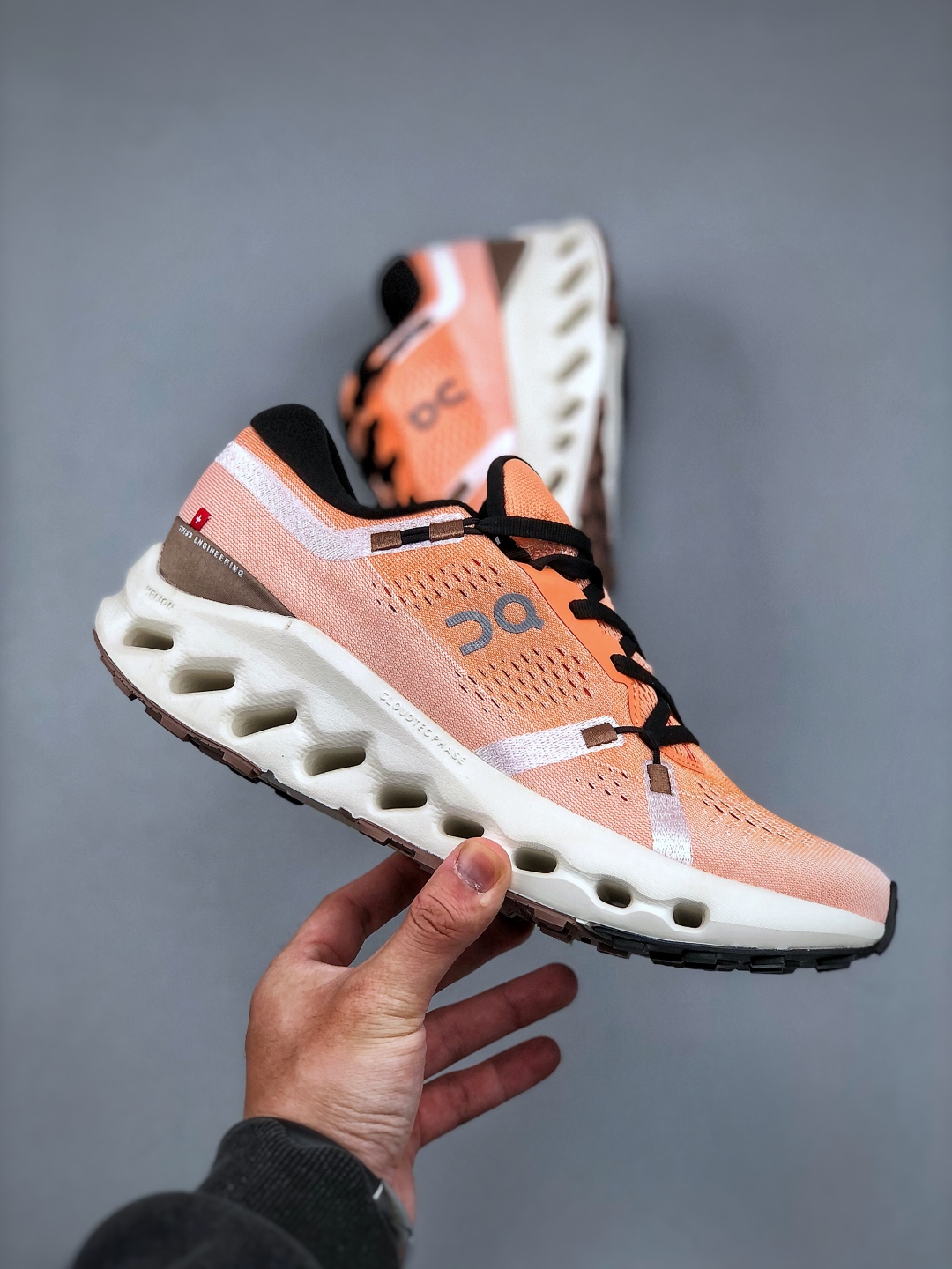 On Running Cloudsurfer 2 Lightweight Cushioned Low Top Sneakers 5 cmp i1746157303830 9927 0 3