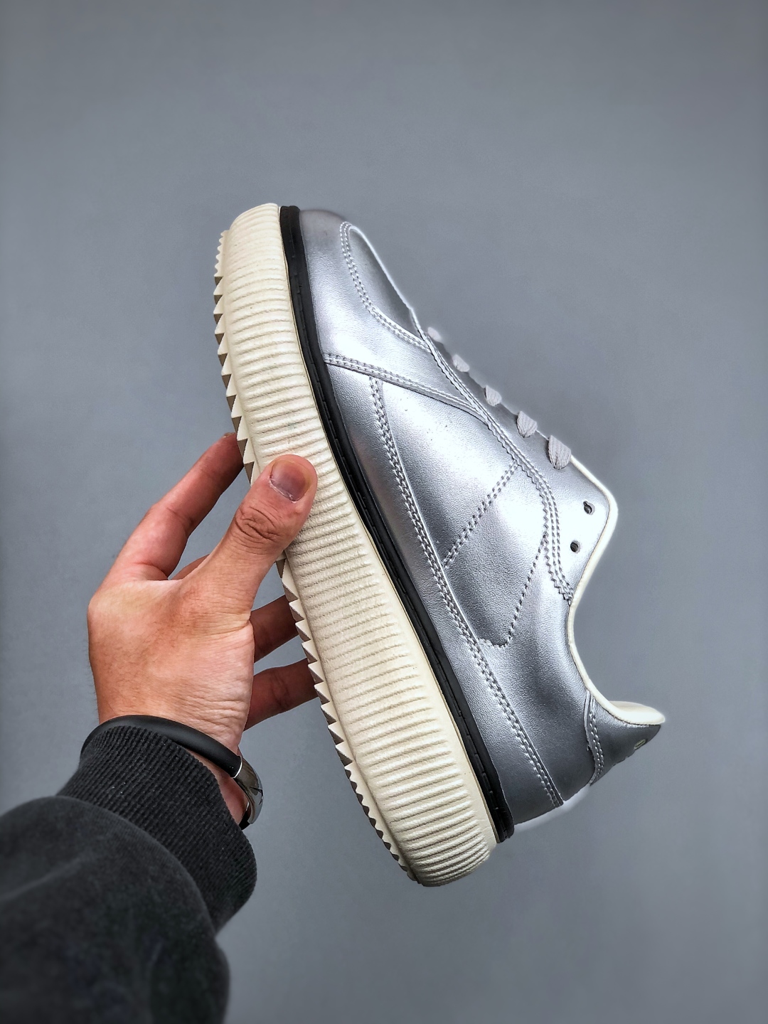 Onitsuka Tiger Delecity Silver Platform Sneakers Low-Top, Durable, Casual Shoes 3 cmp i1746157798593 151 0 1