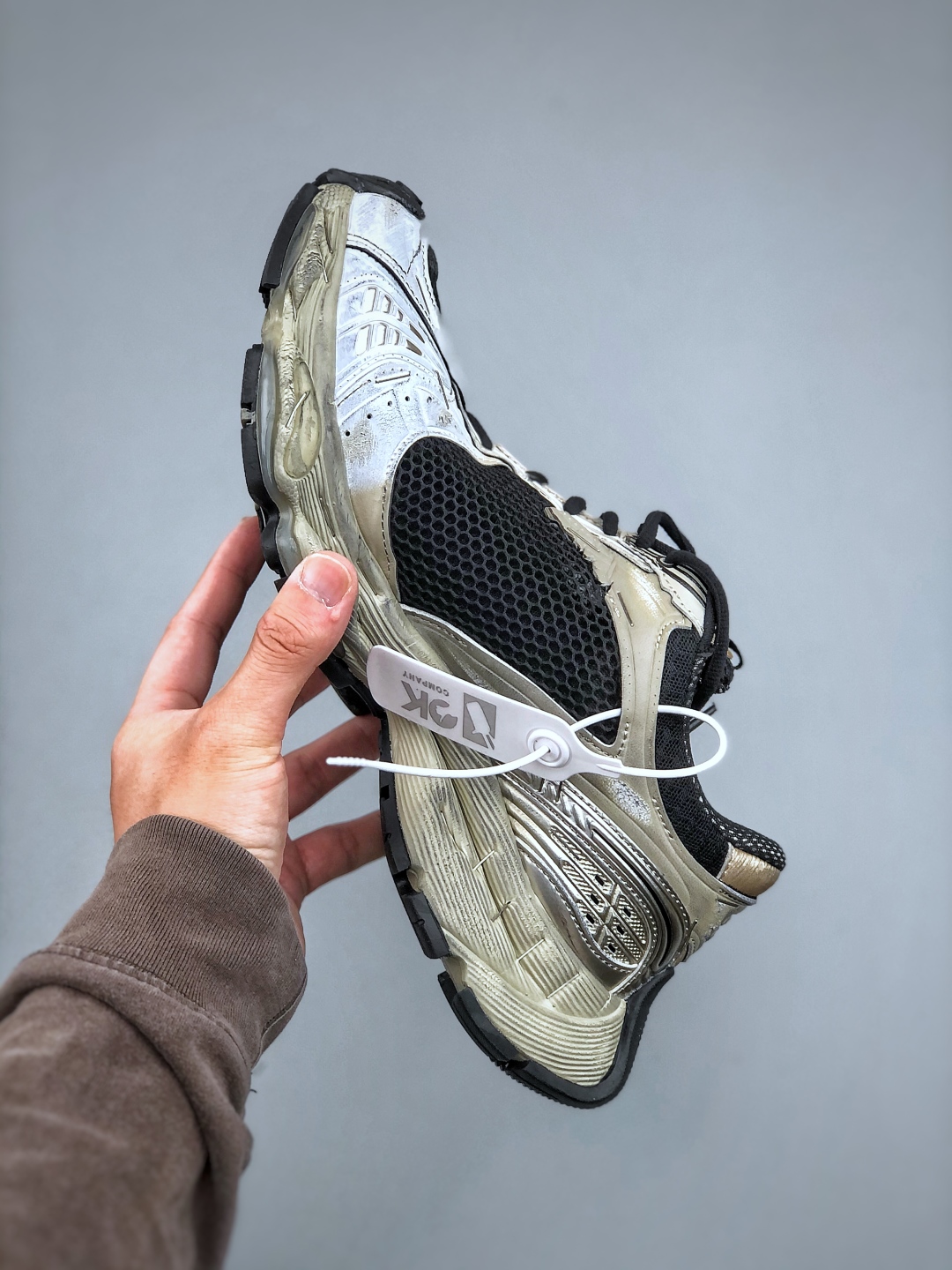 Balenciaga Stapler Low Sneakers - Retro Style, Comfortable, and Versatile 3 cmp i1746305237693 4174 0 1