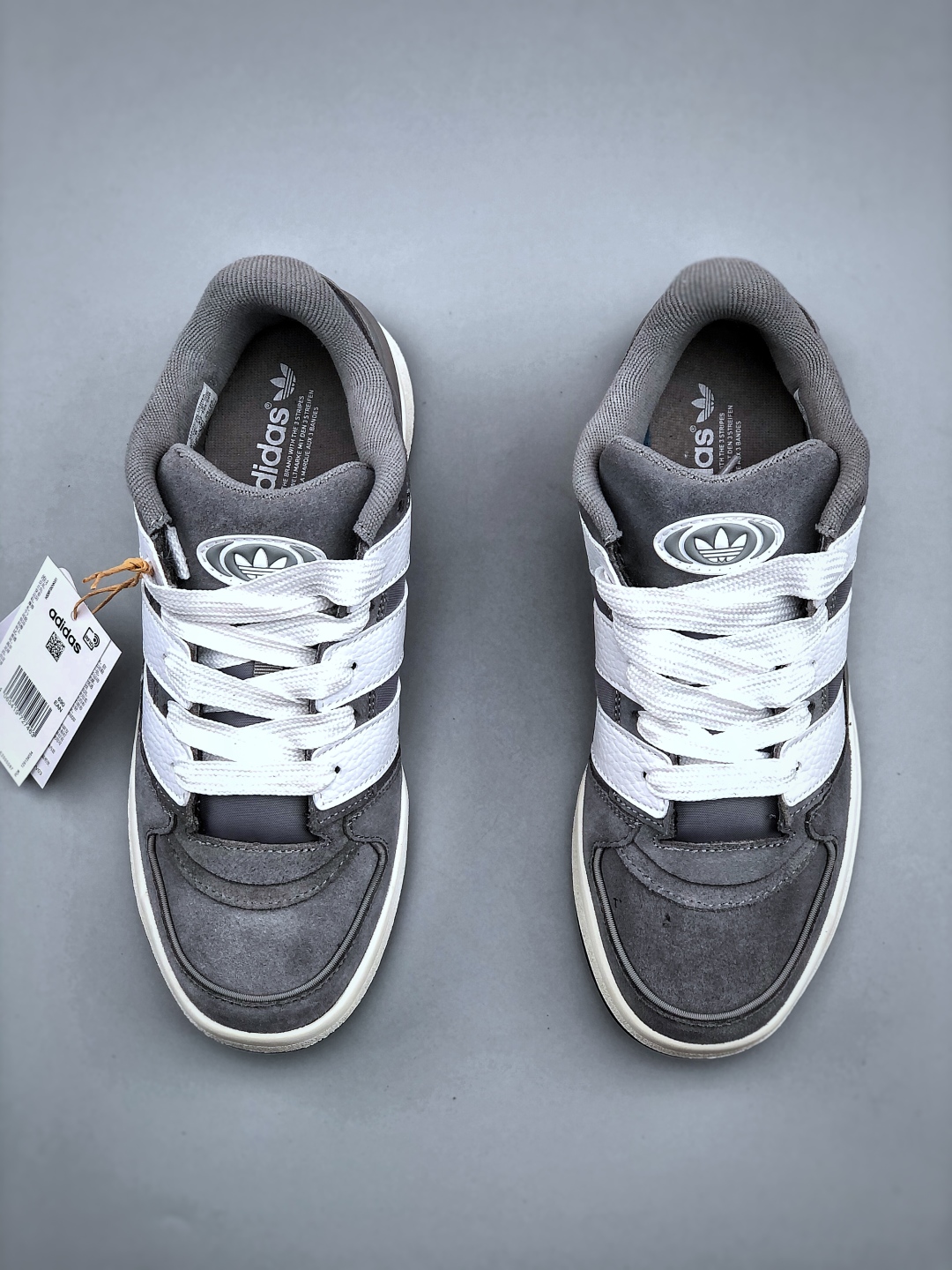Adidas Originals Forum 2000 CL: Retro-Style Suede Sneakers for Ultimate Comfort 6 cmp i1746305644349 7572 0 4