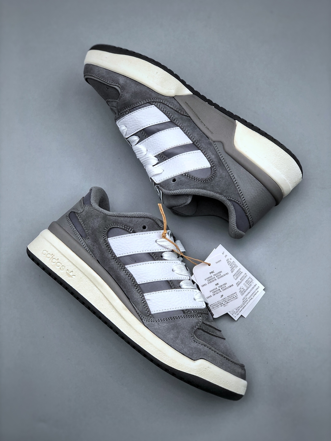 Adidas Originals Forum 2000 CL: Retro-Style Suede Sneakers for Ultimate Comfort 10 cmp i1746305644350 2305 0 8