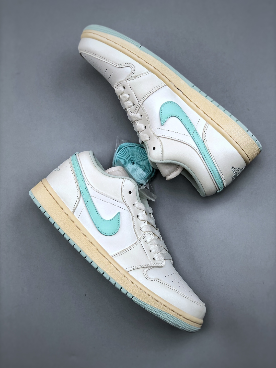 Air Jordan 1 Low White Mint Green Casual Sneakers DC0774-134 10 cmp i1746306124965 3745 0 8