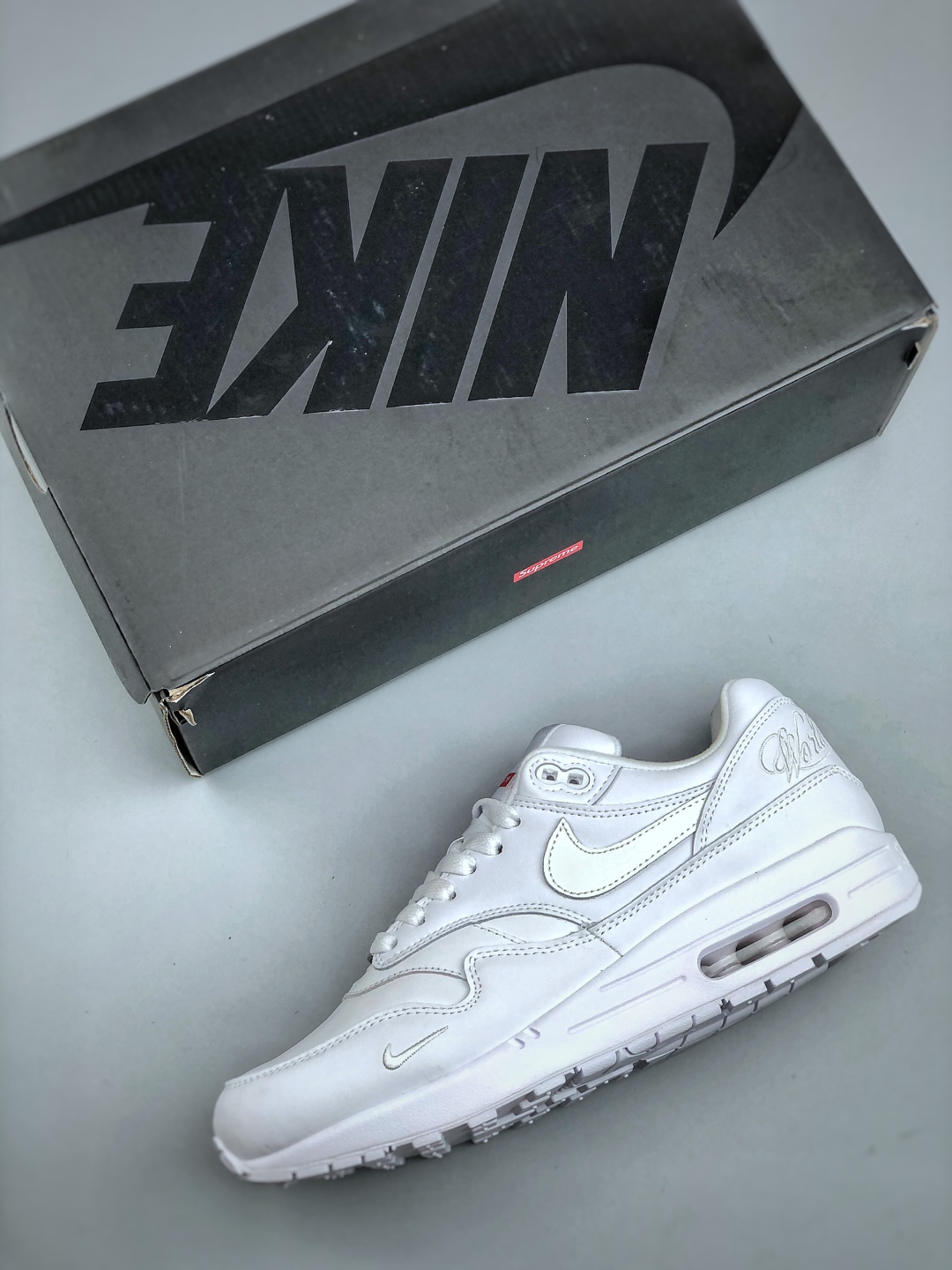 Nike Air Max 1 x Supreme White: Retro Style, Premium Comfort Sneakers 4 cmp i1746306160821 8382 0 2