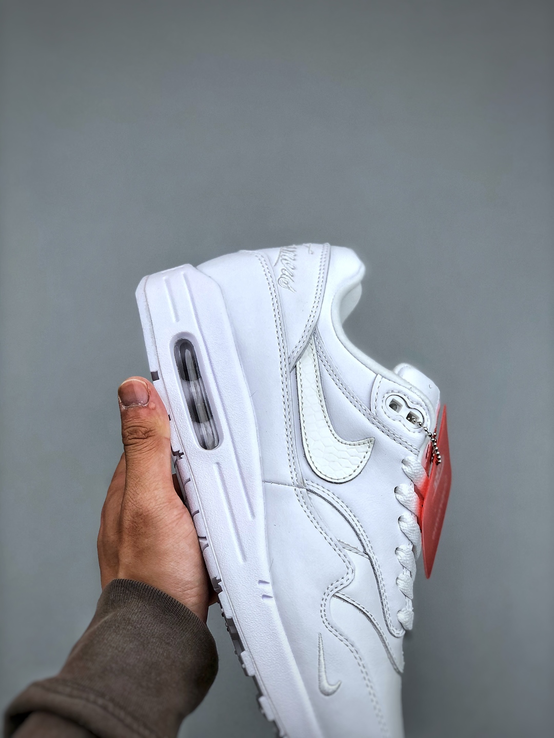 Nike Air Max 1 x Supreme White: Retro Style, Premium Comfort Sneakers 7 cmp i1746306160827 2523 0 5