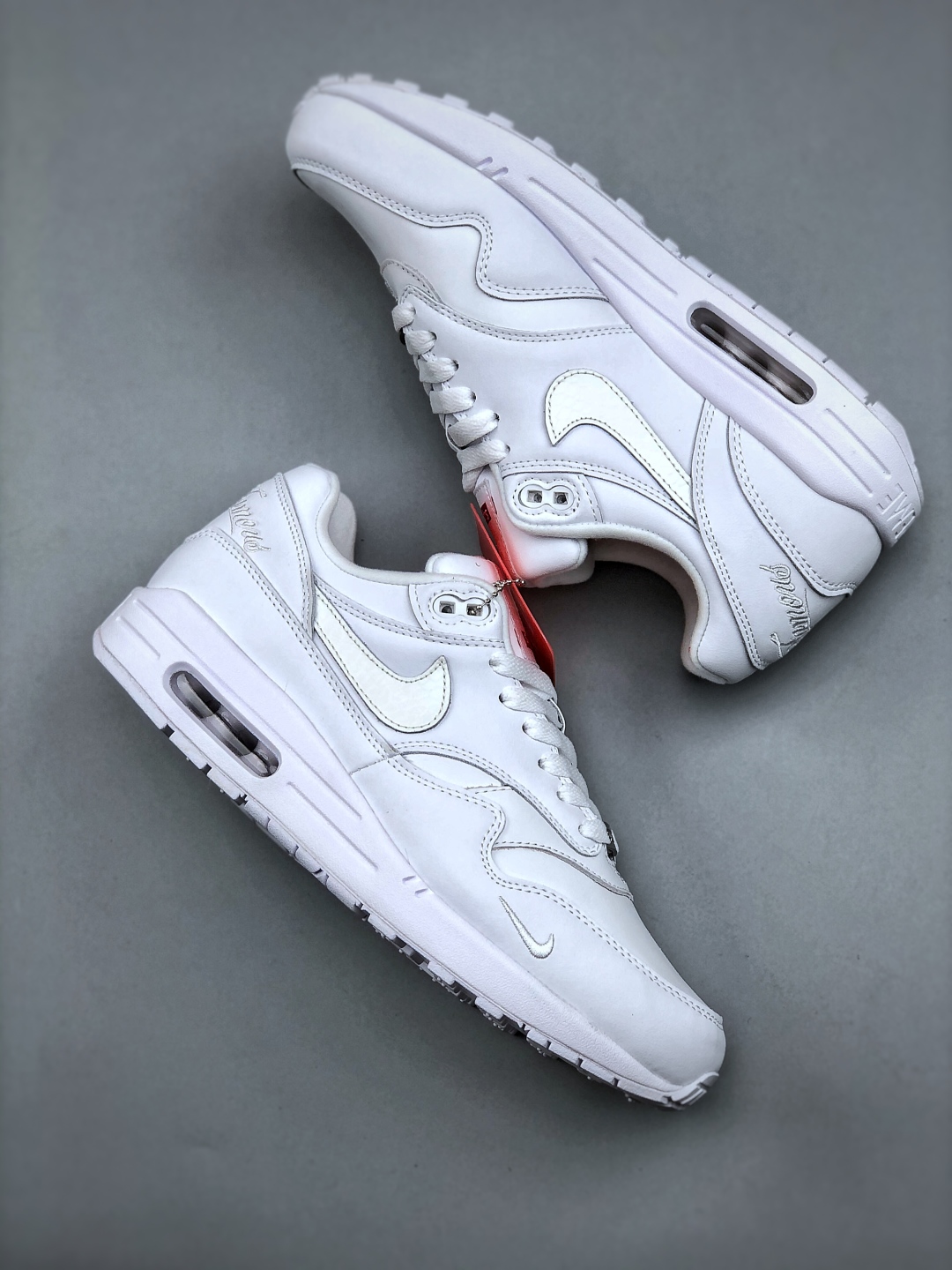 Nike Air Max 1 x Supreme White: Retro Style, Premium Comfort Sneakers 10 cmp i1746306162305 5937 0 8